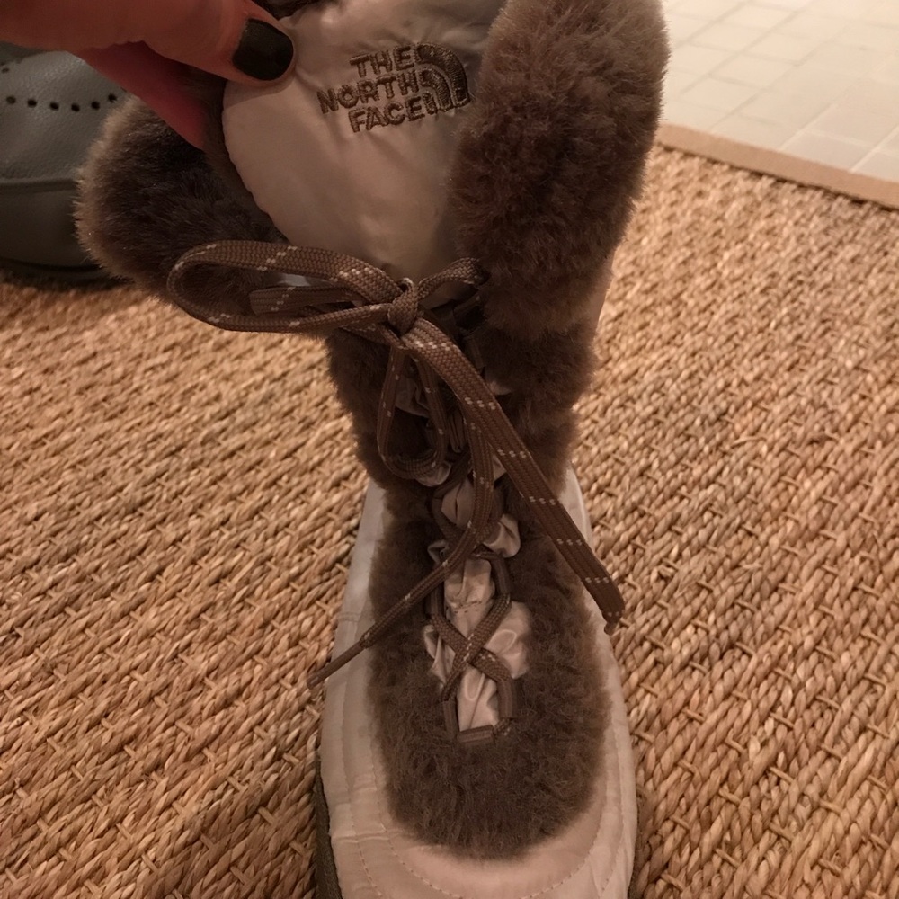 North face snow boots barely used